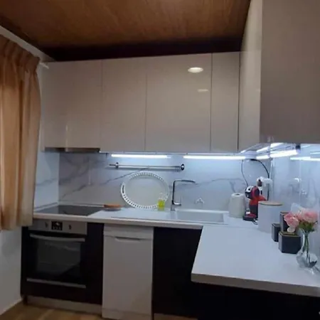 Anna's Summer House *